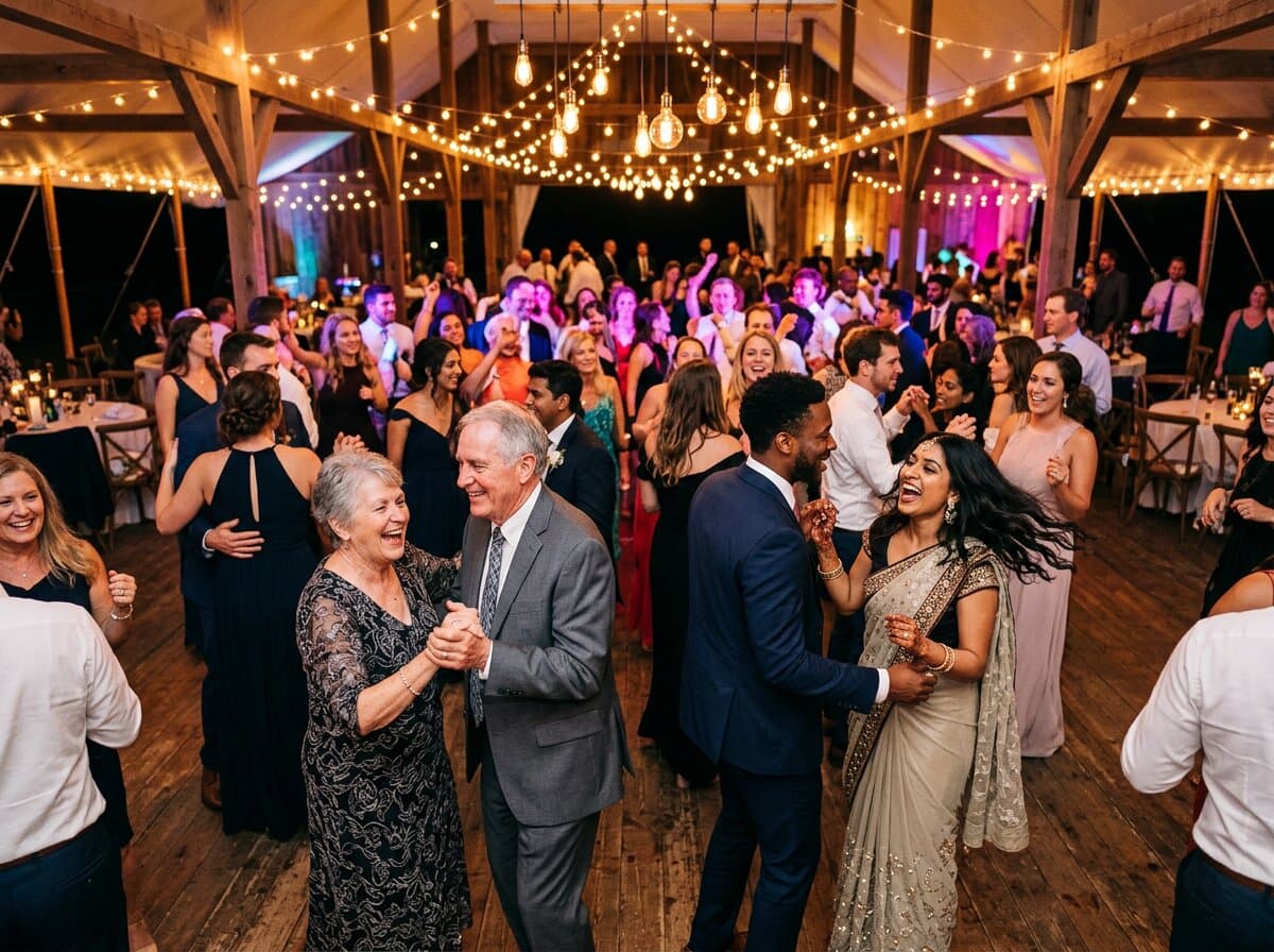 Wedding Reception Songs That Fill the Dance Floor